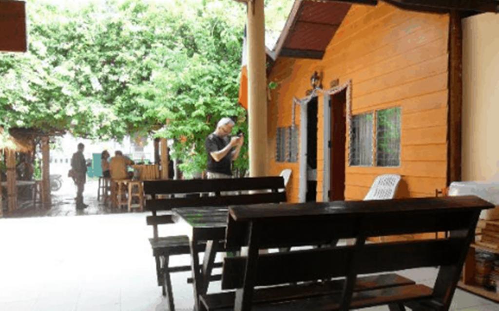 Lek Guest house 2*