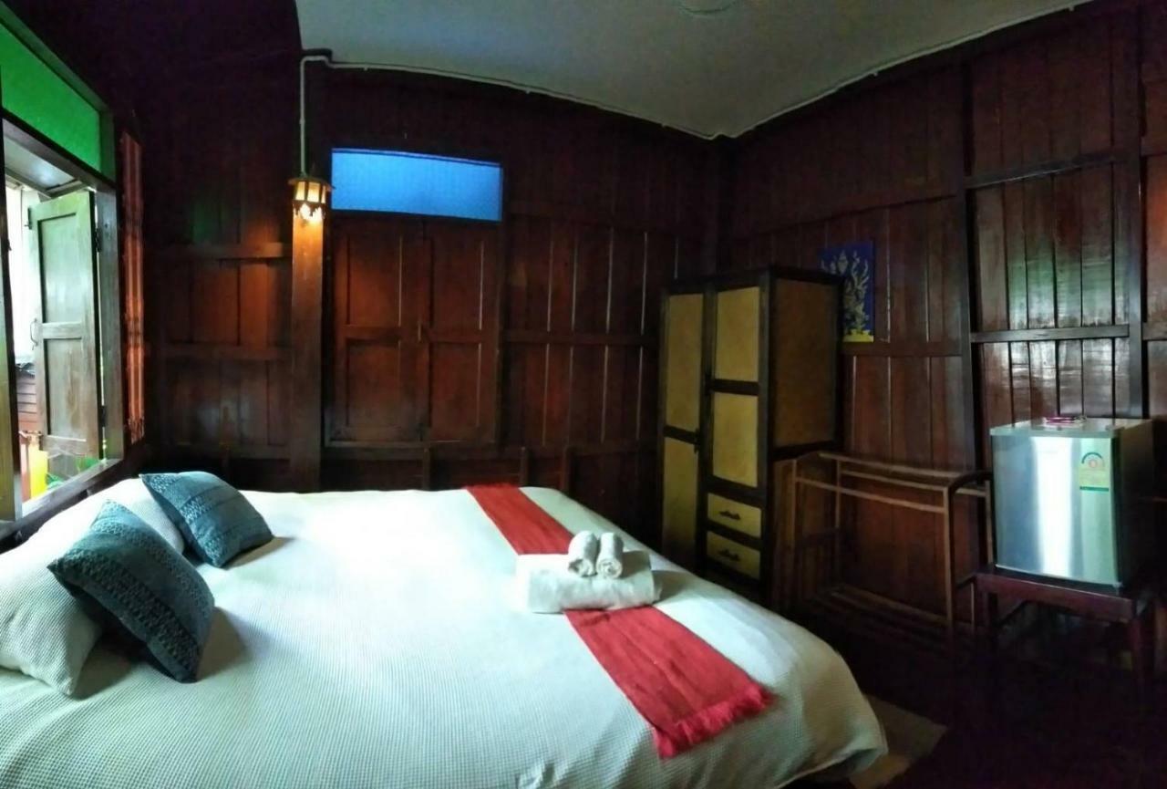 Guest house Baan Khun Krub 2*