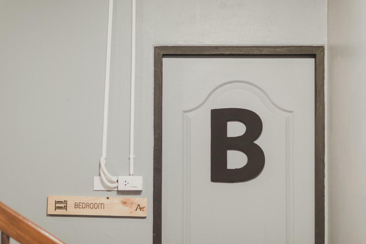 Hostel No.9 & Cafe *