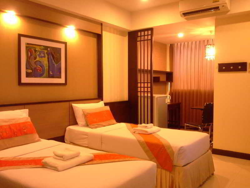 Sakulchai Place Hotel 3*