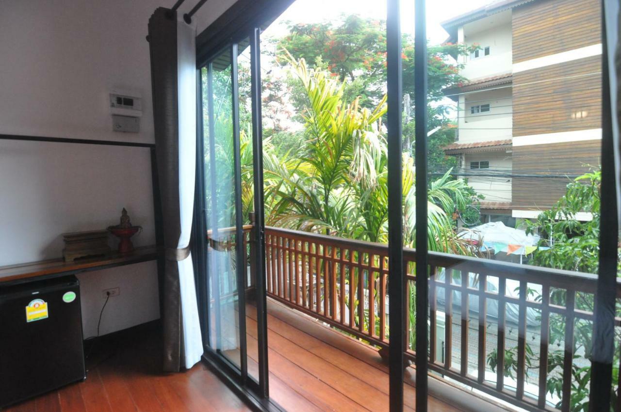 The Eight Ratvithi House 3*
