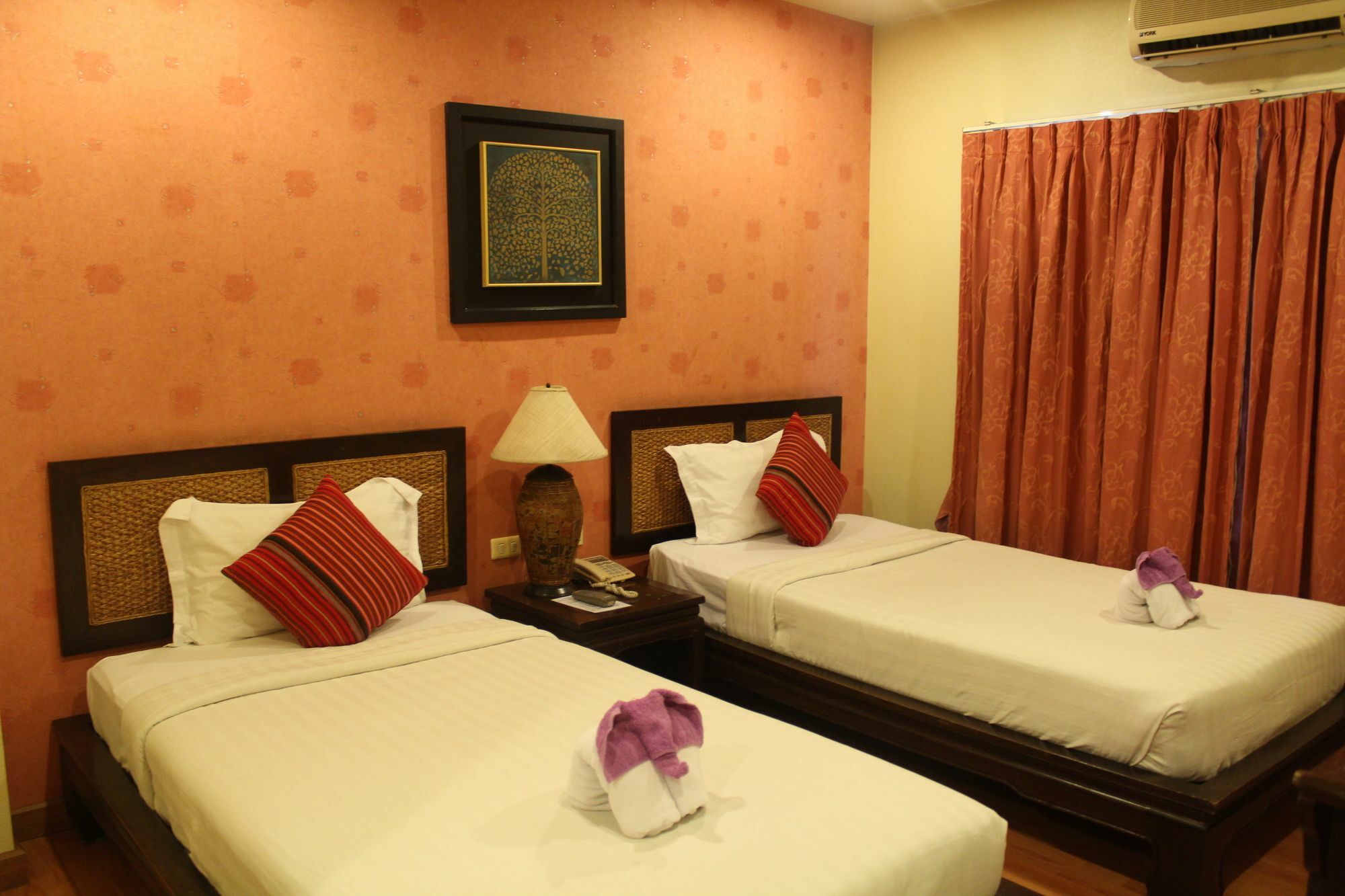 Hotel Thai House,thapae 3*