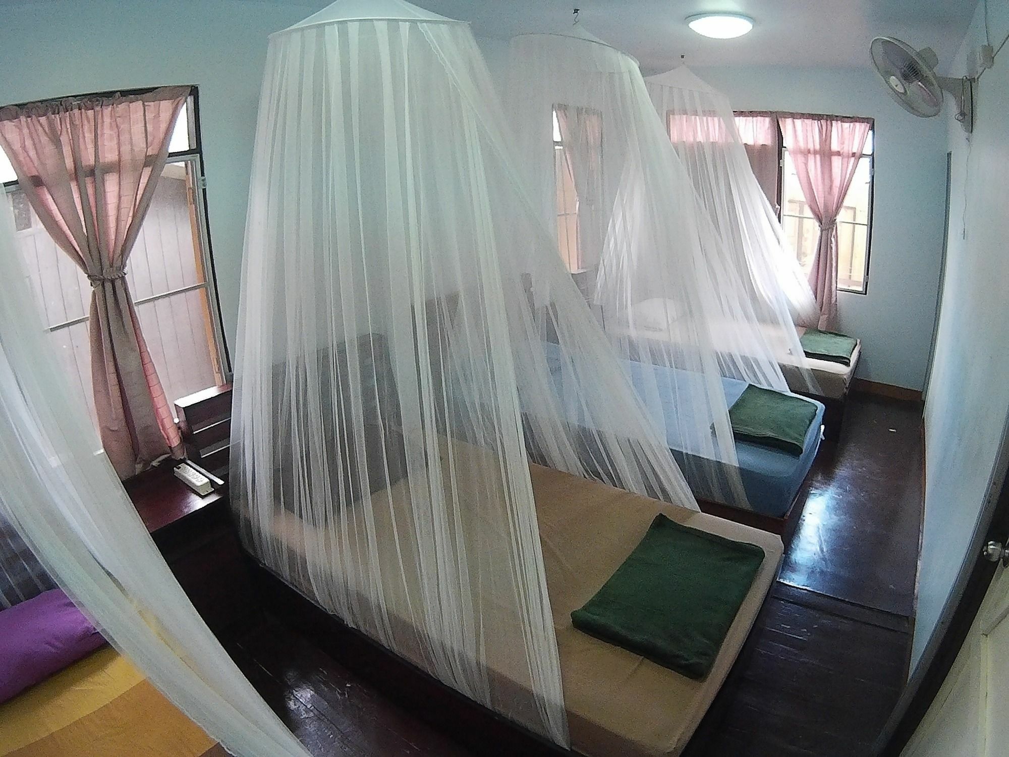 Twin House @ Tapae Albergue Chiang Mai