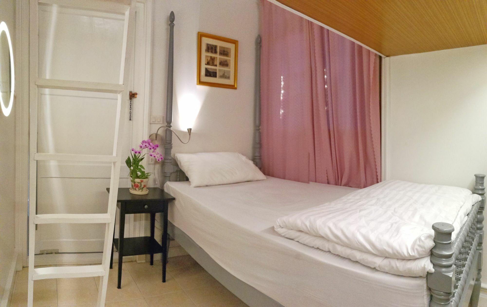 Bed In Town Hostel Chiang Mai