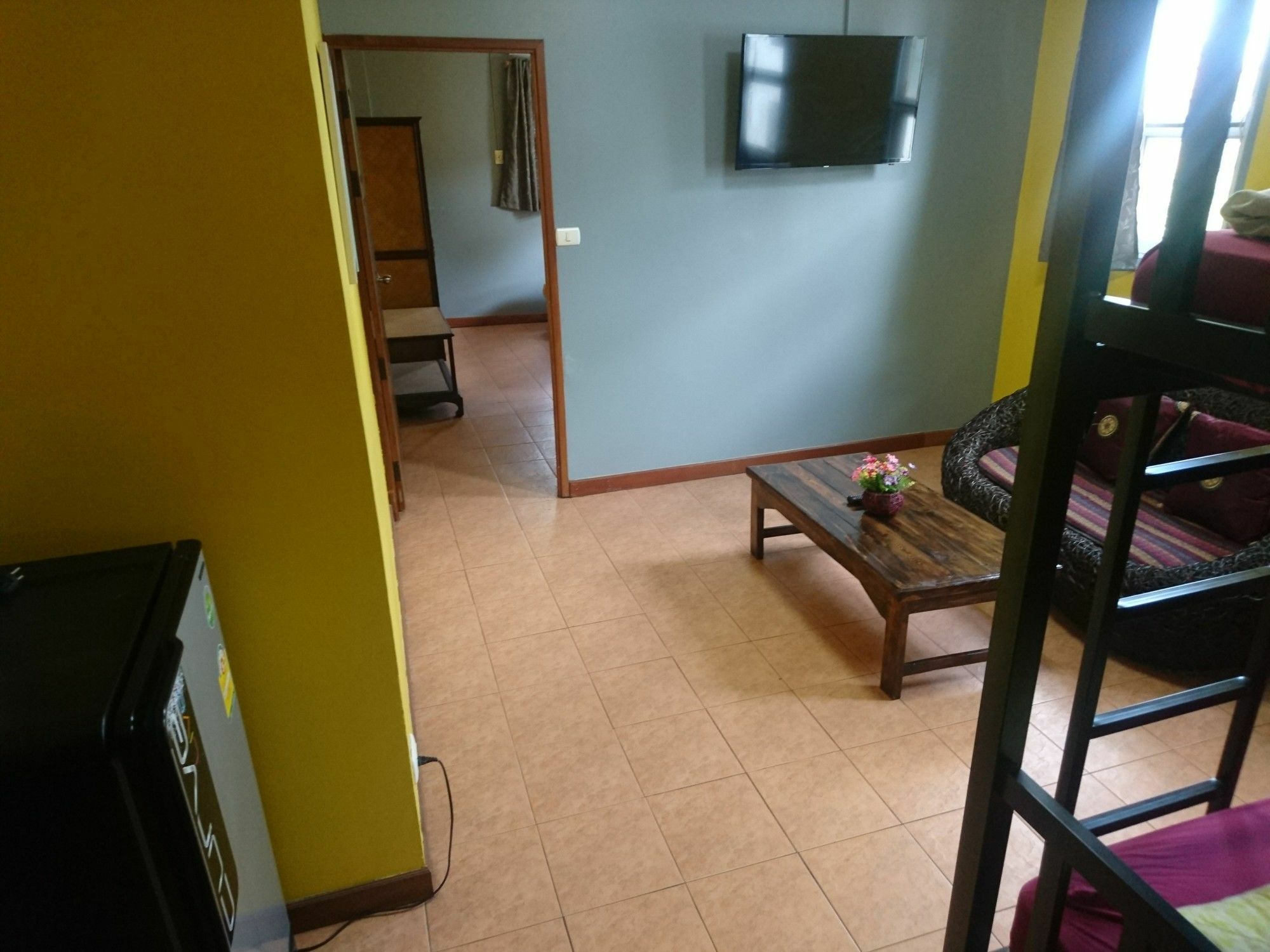 Central Guesthouse 2*