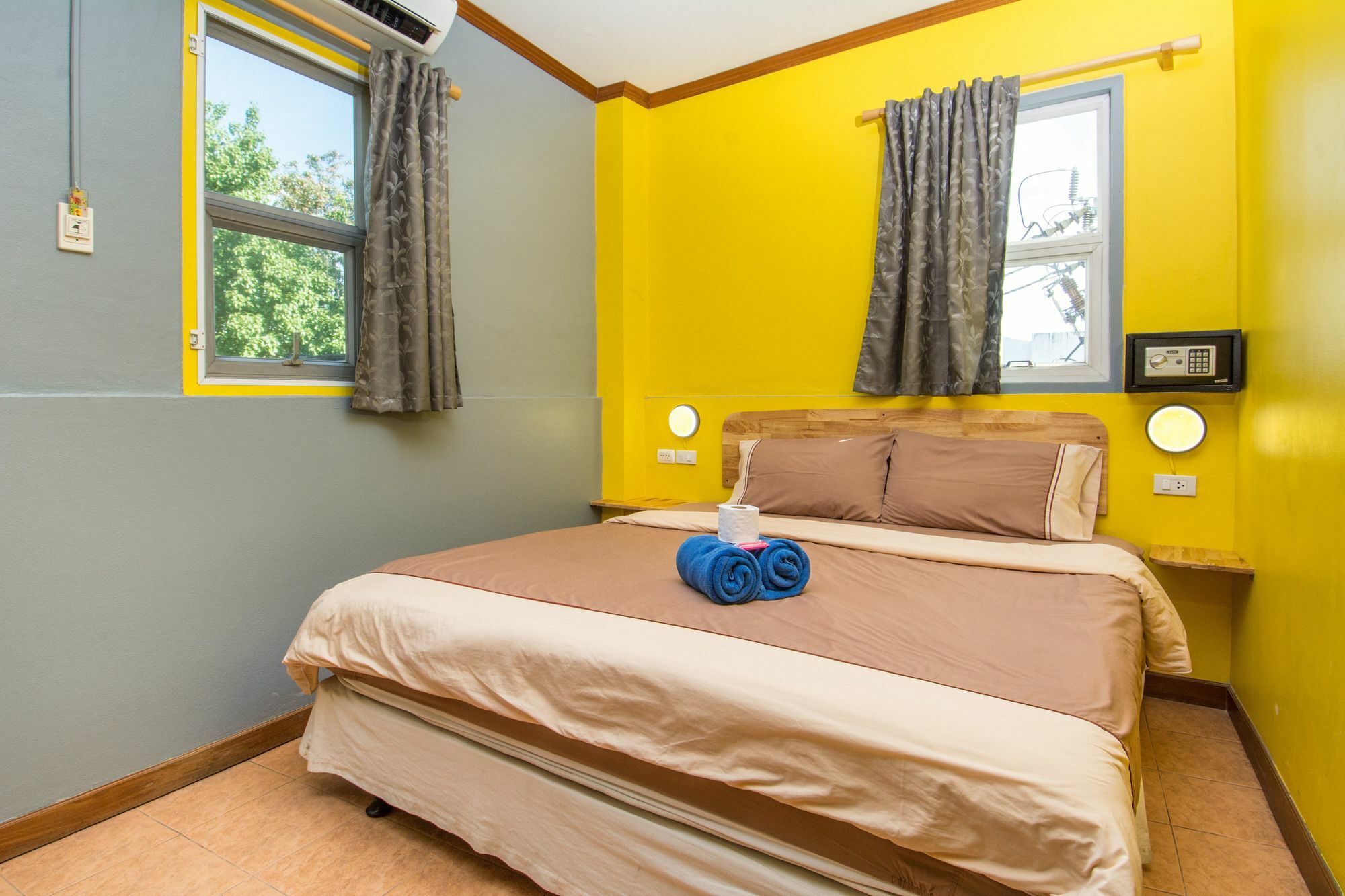 Central Guesthouse 2*