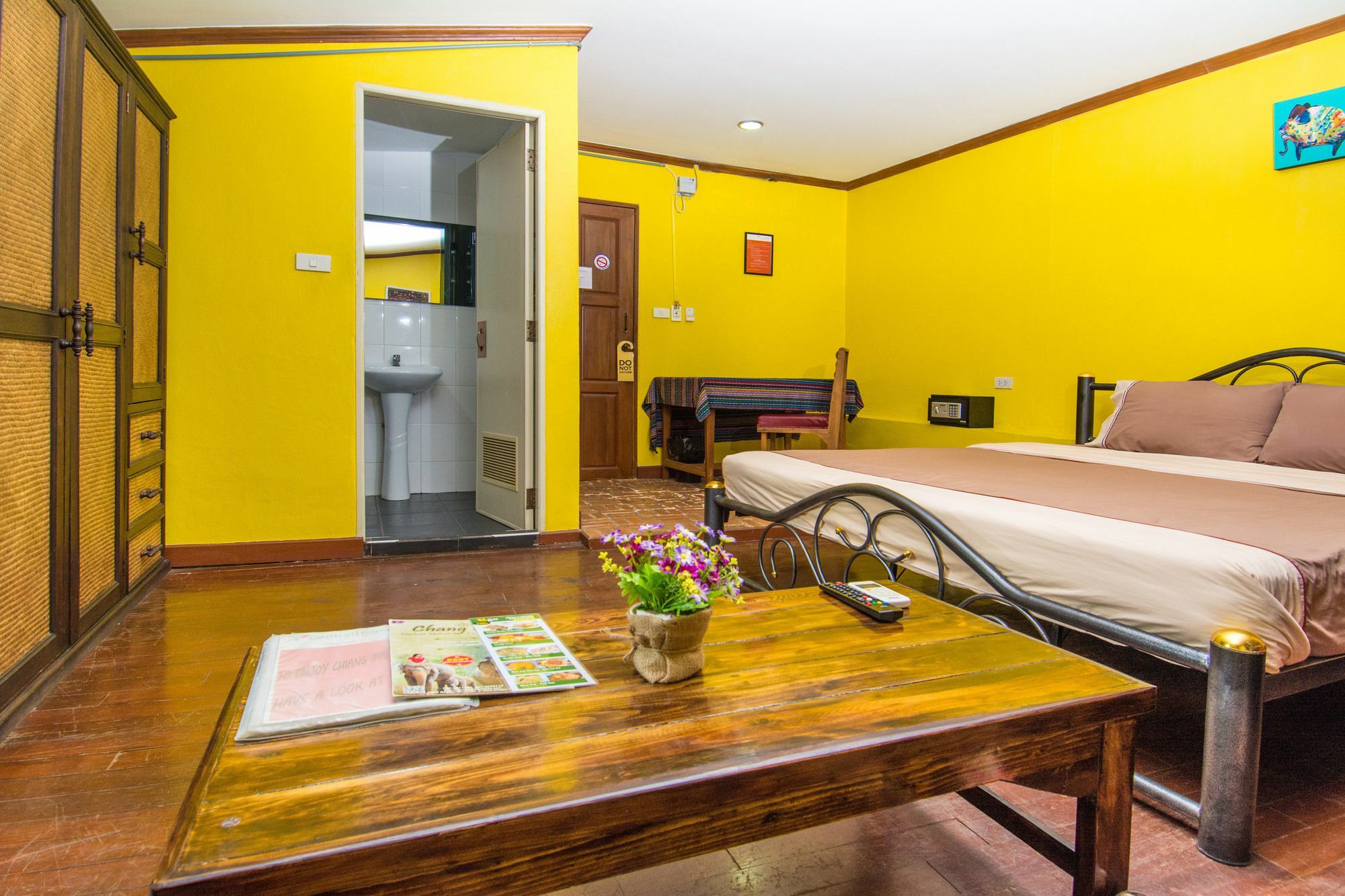 Central Guesthouse 2*