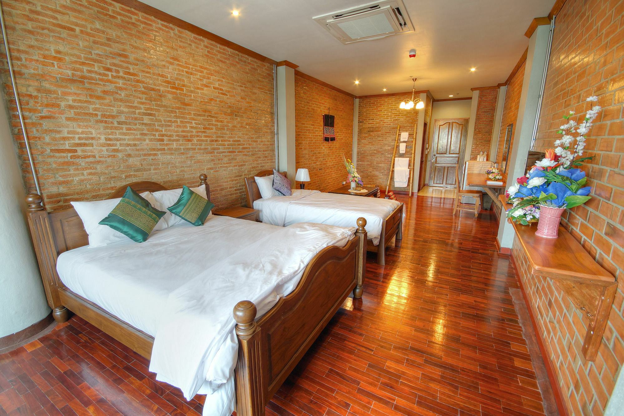 Saeng Panya Home Sha Plus 3*