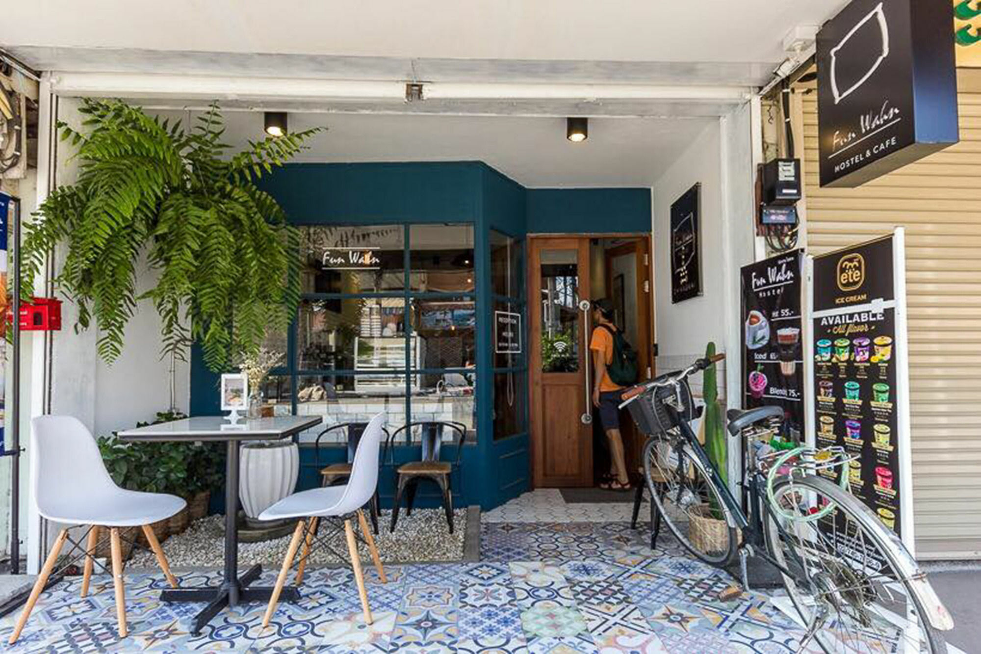 Funwahn And Cafe *