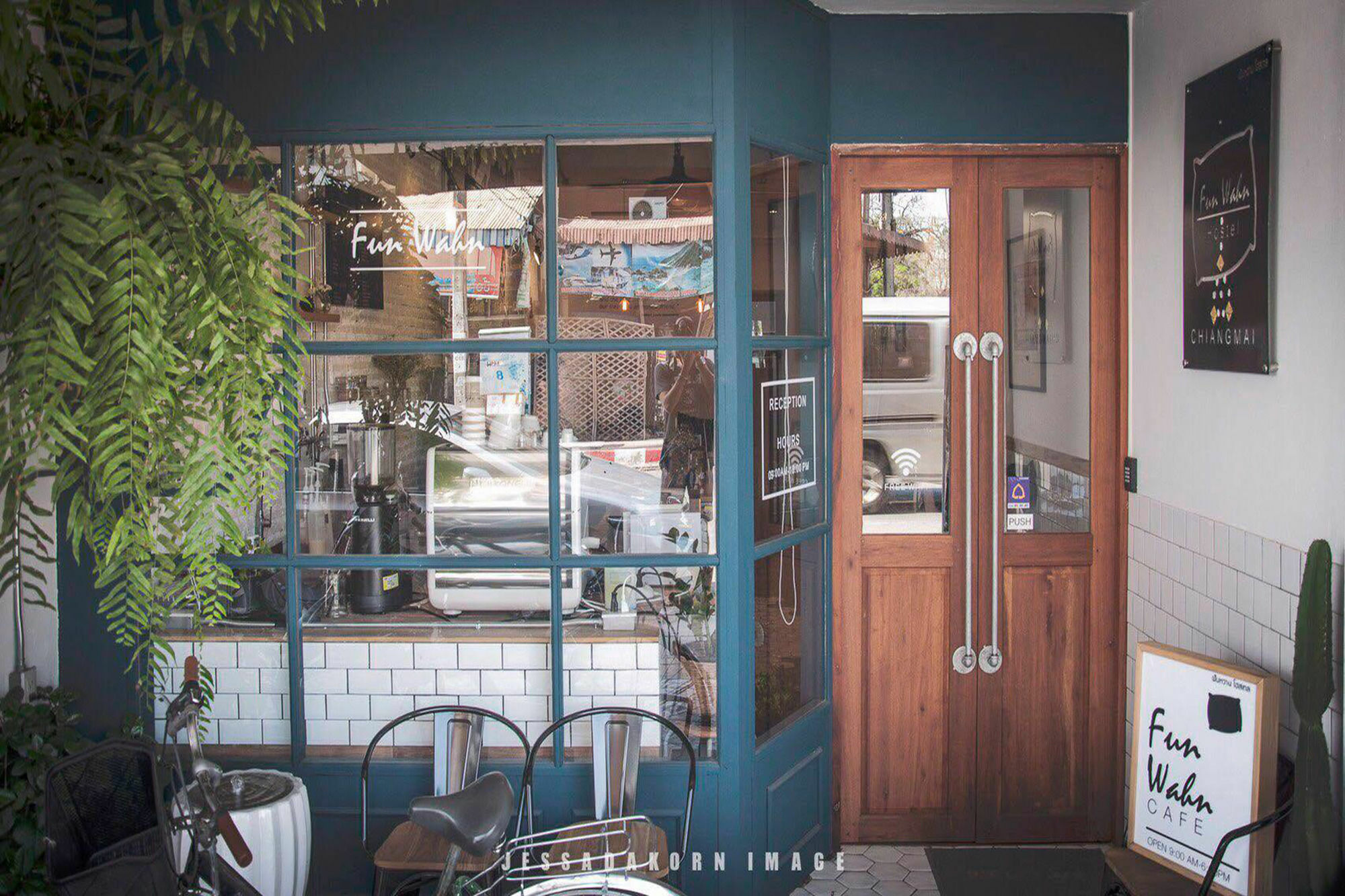 Funwahn And Cafe *
