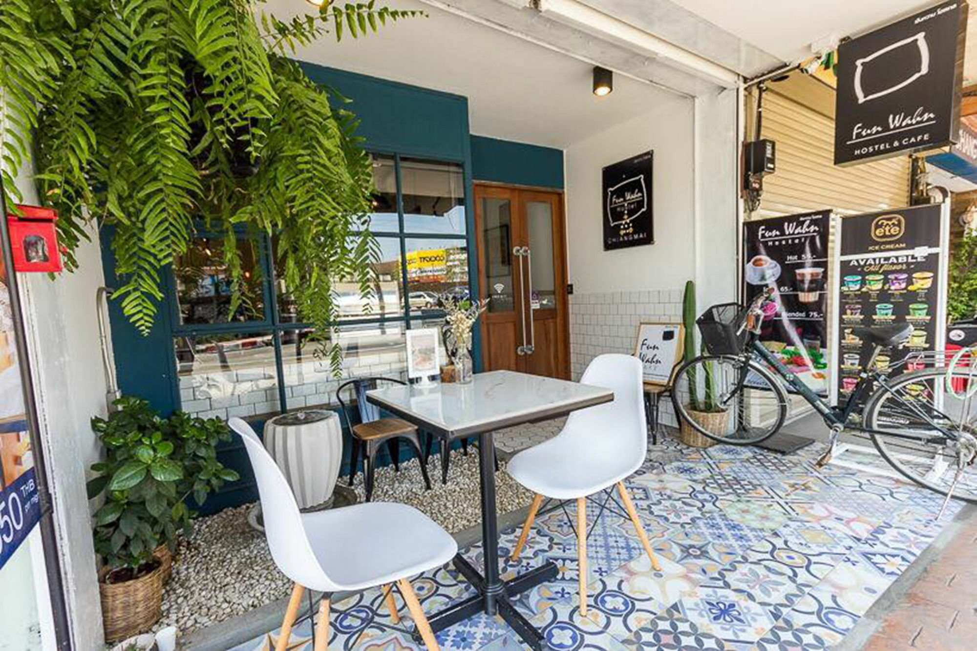 Hostel Funwahn And Cafe Chiang Mai