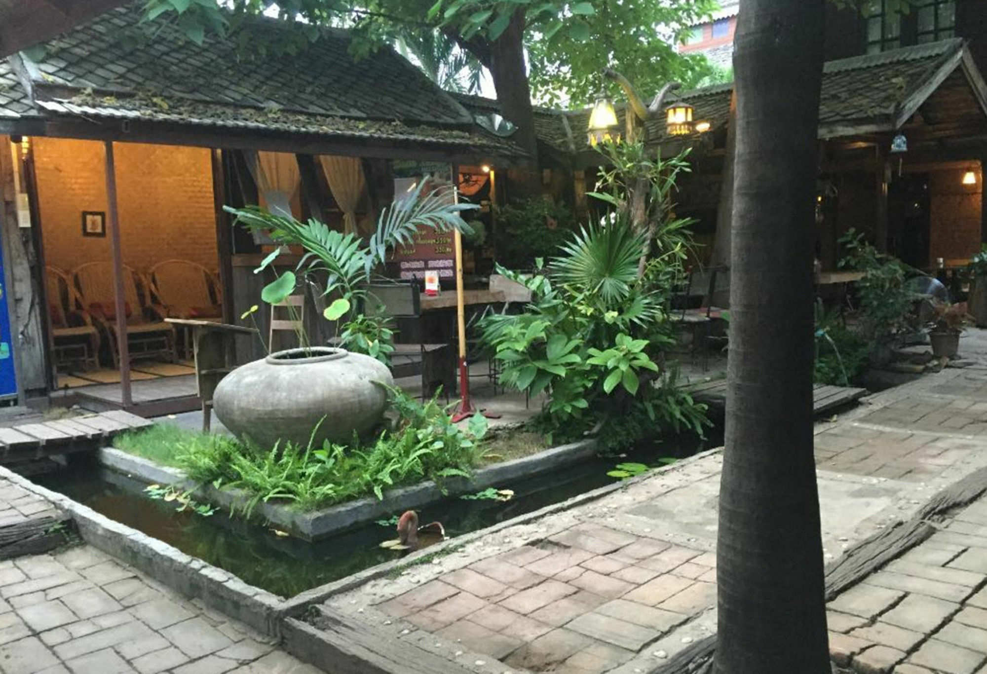 Baanlansa Bed&bar Rumah tetamu