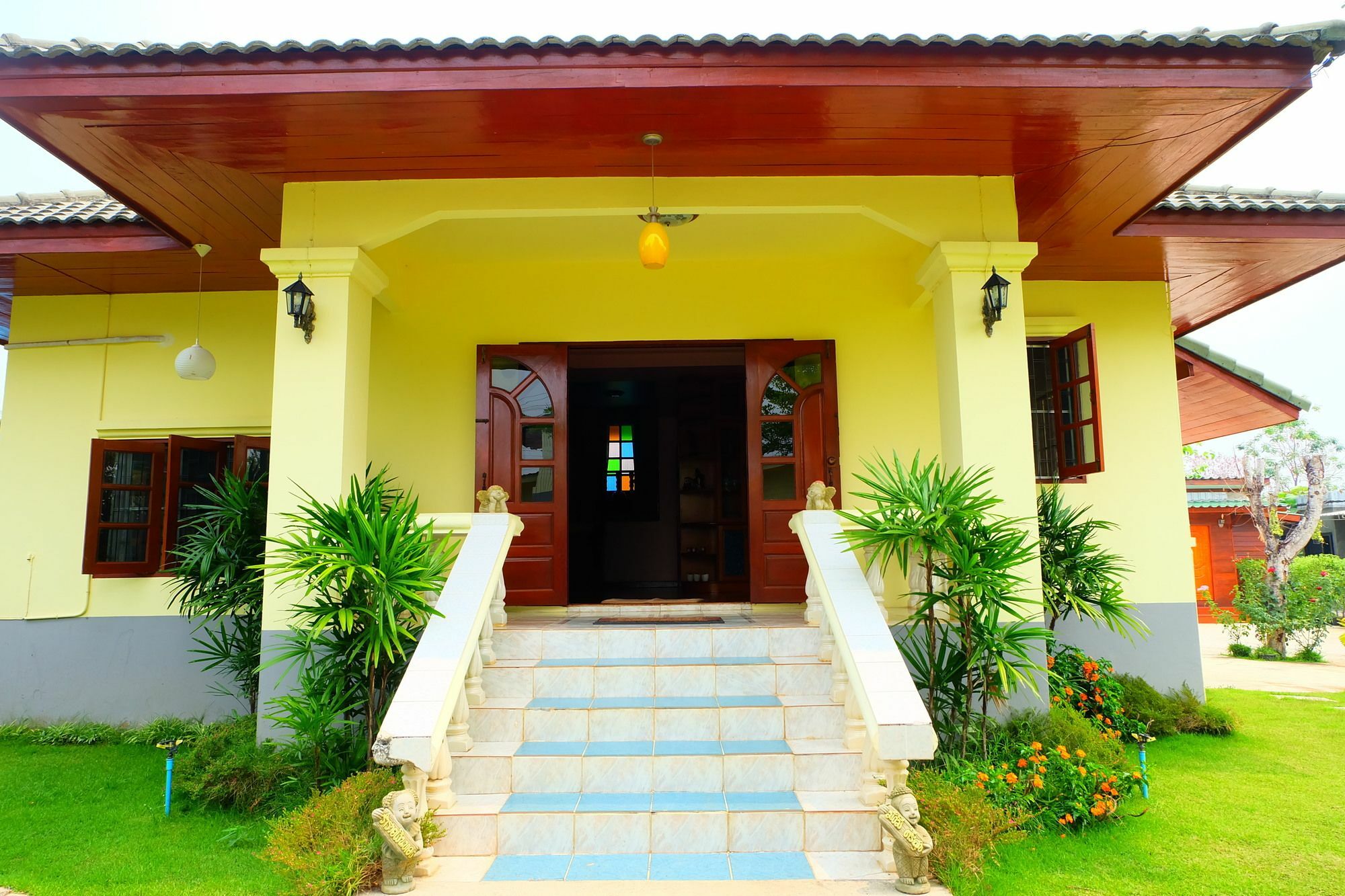 Bann Thassanee Hotel 2*