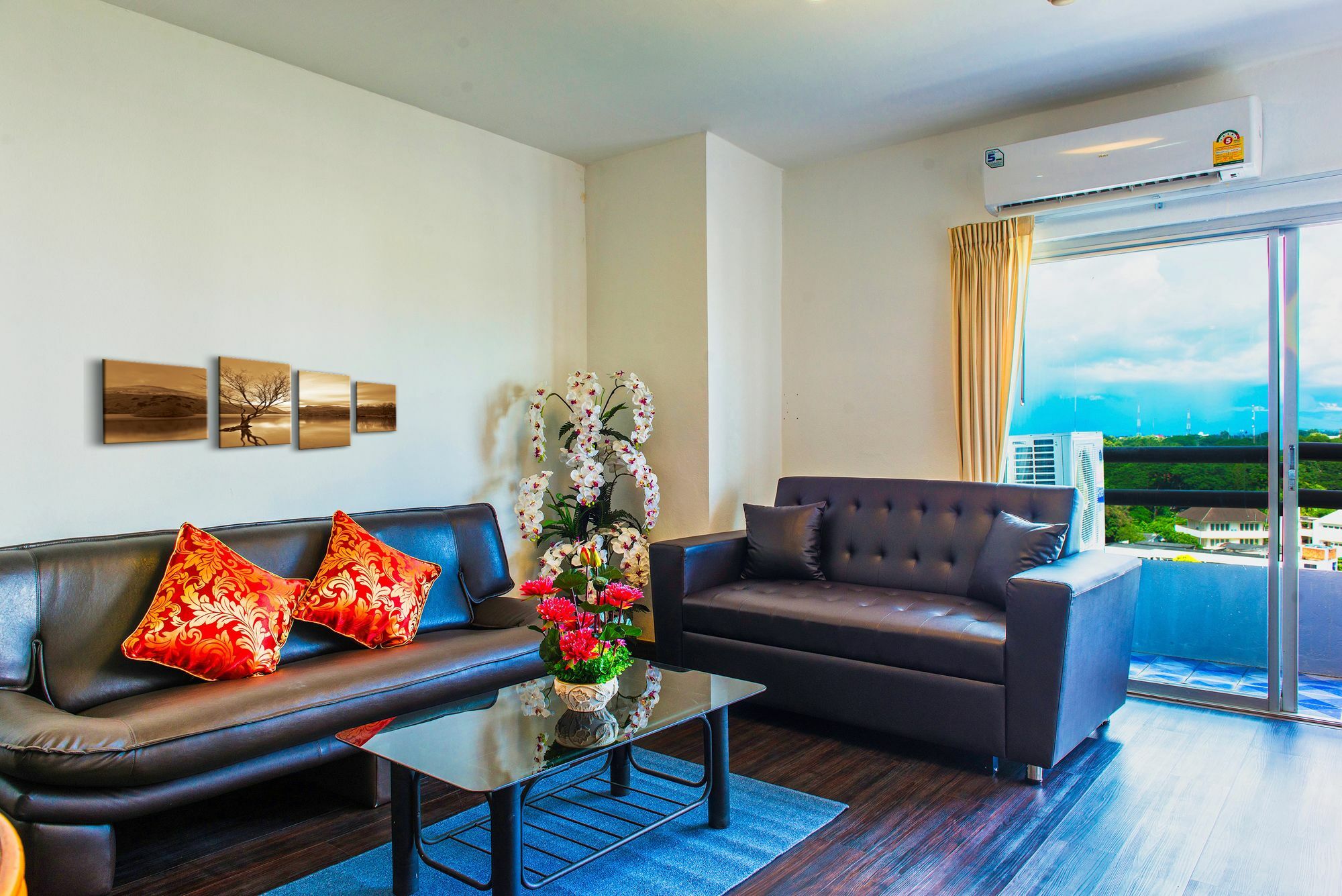Jade Tower Downtown Apartment