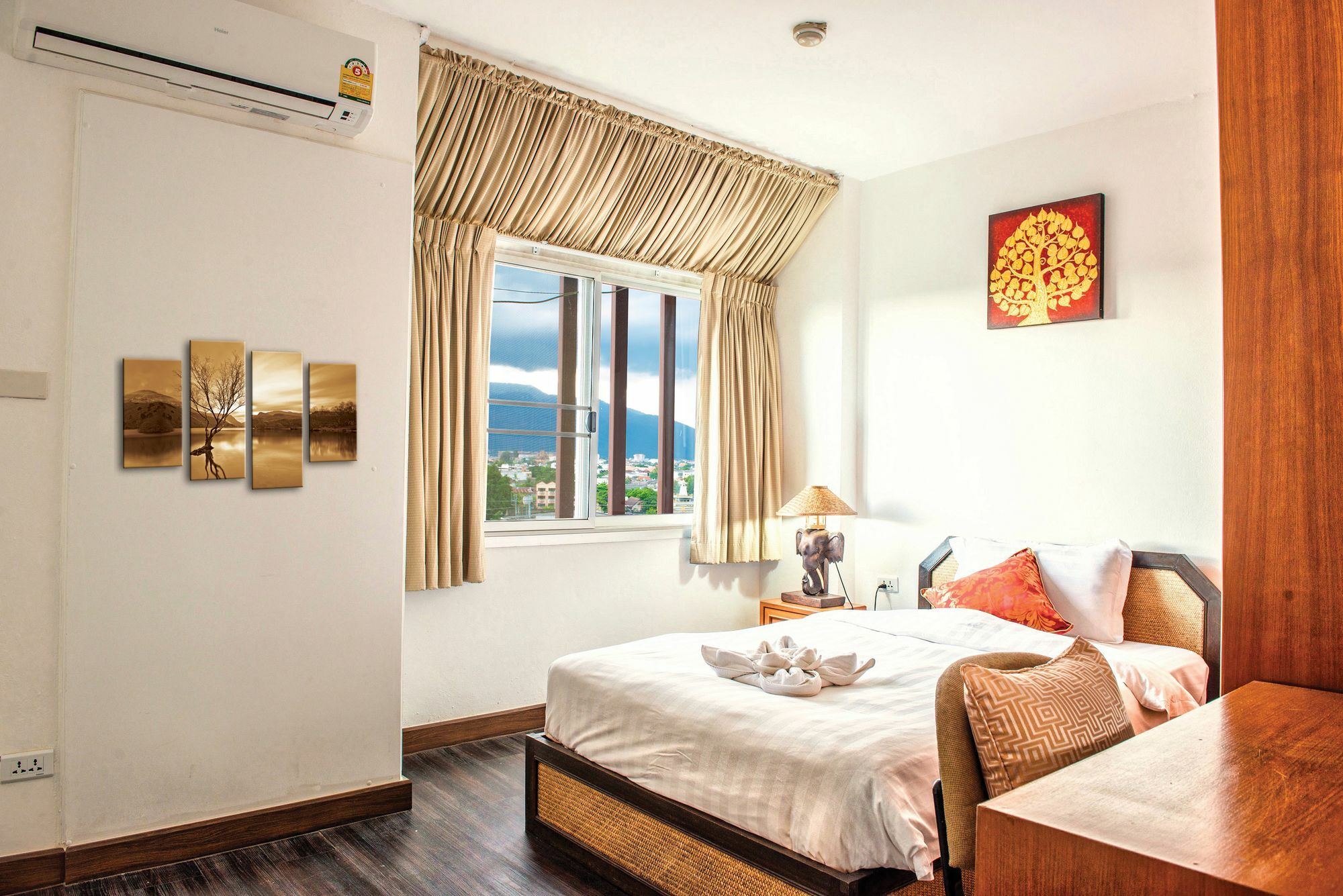 Jade Tower Downtown Apartment Chiang Mai