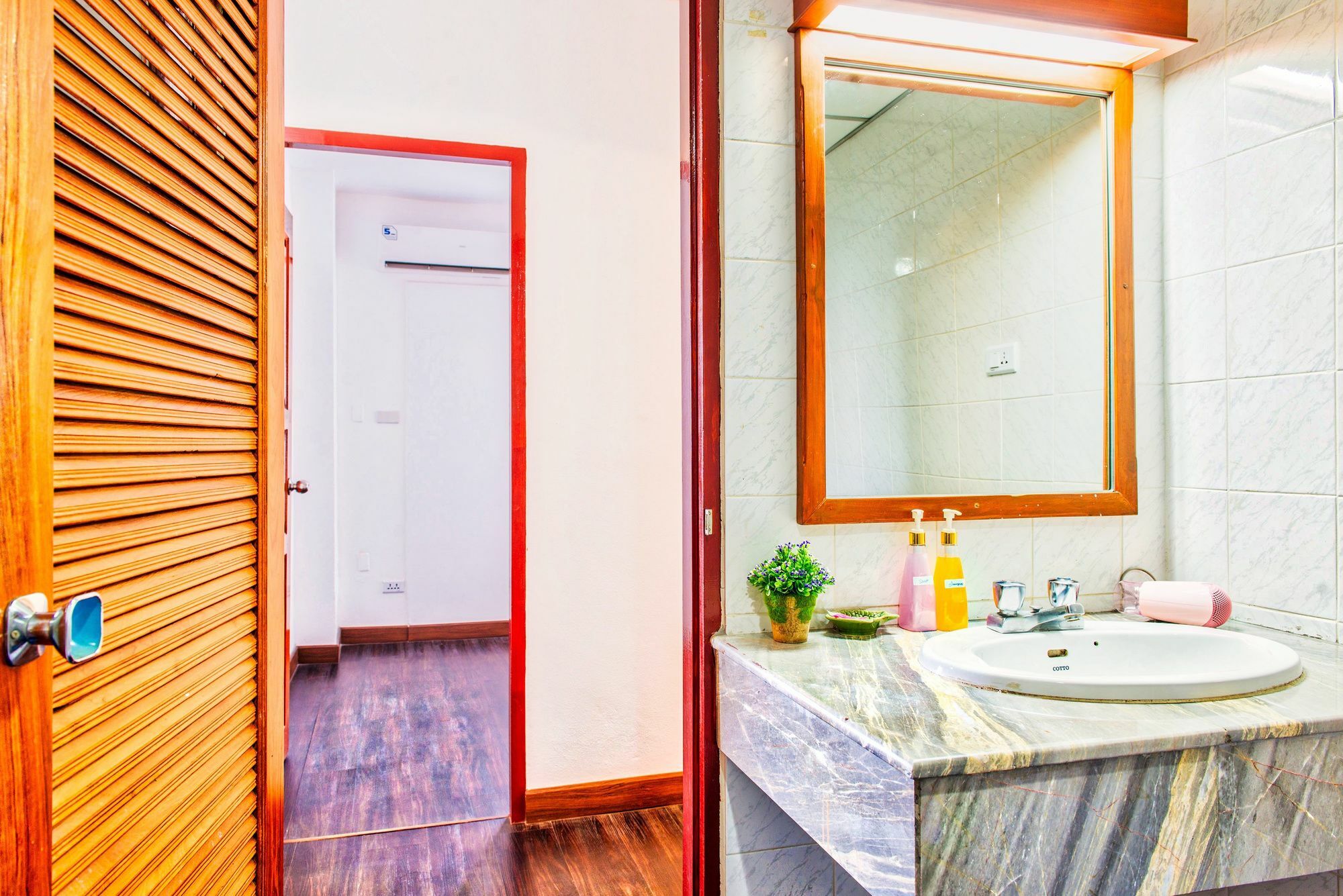 Jade Tower Downtown Apartment Chiang Mai