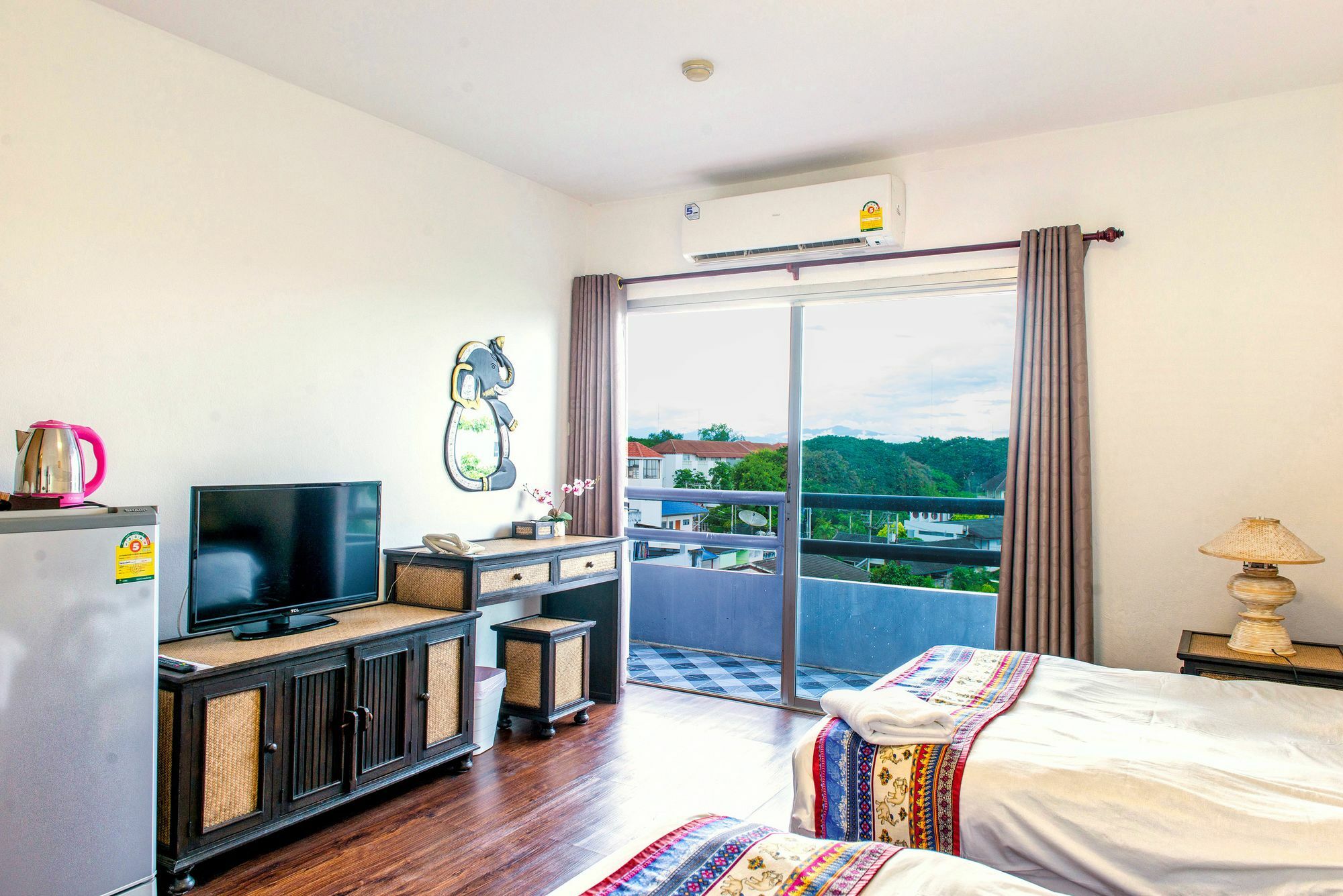 Jade Tower Downtown * Chiang Mai