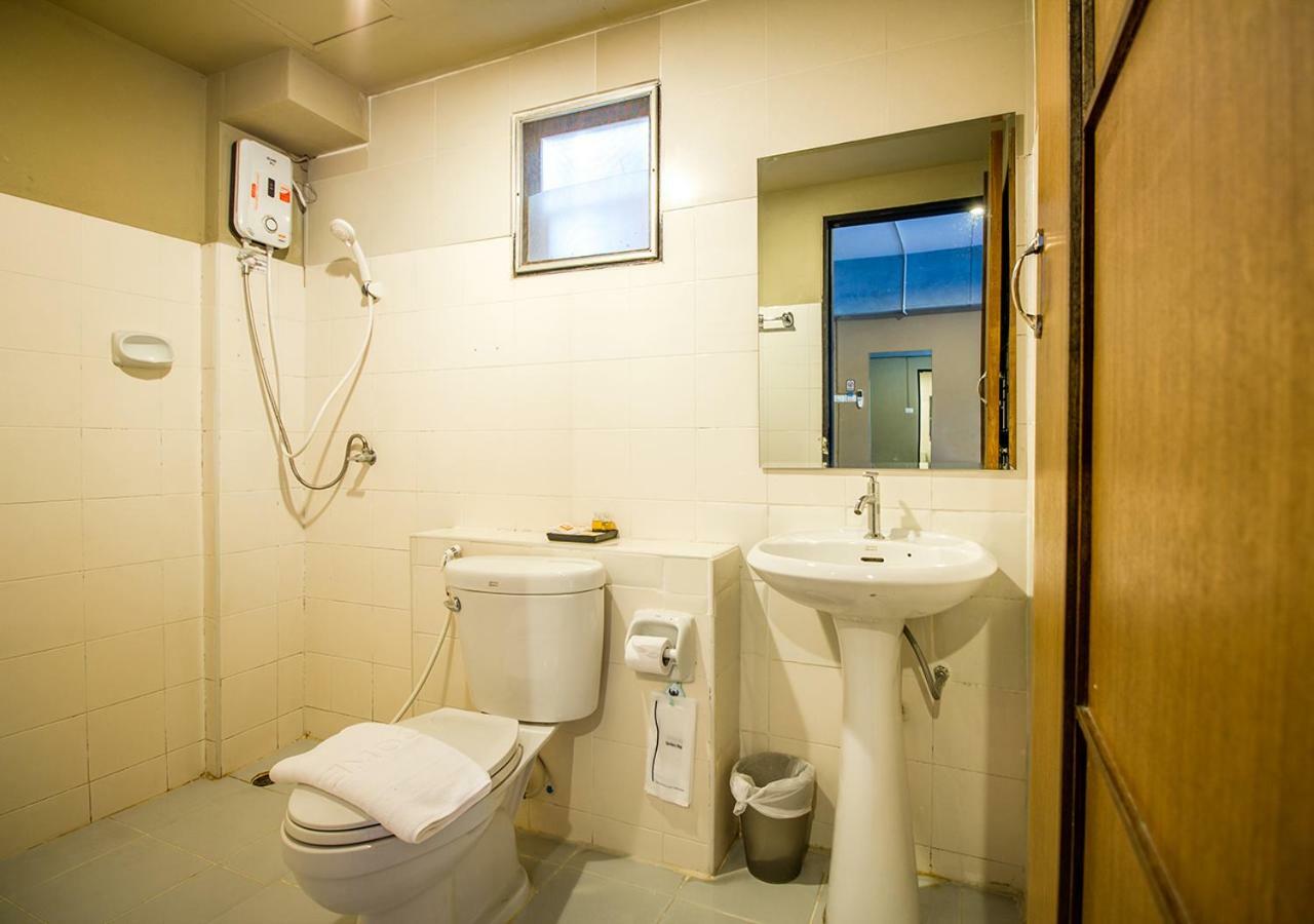 Hotel B2 Santitham 2*