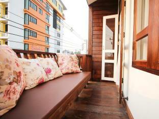 Guest house Ratchiangsaen Flora House 2*