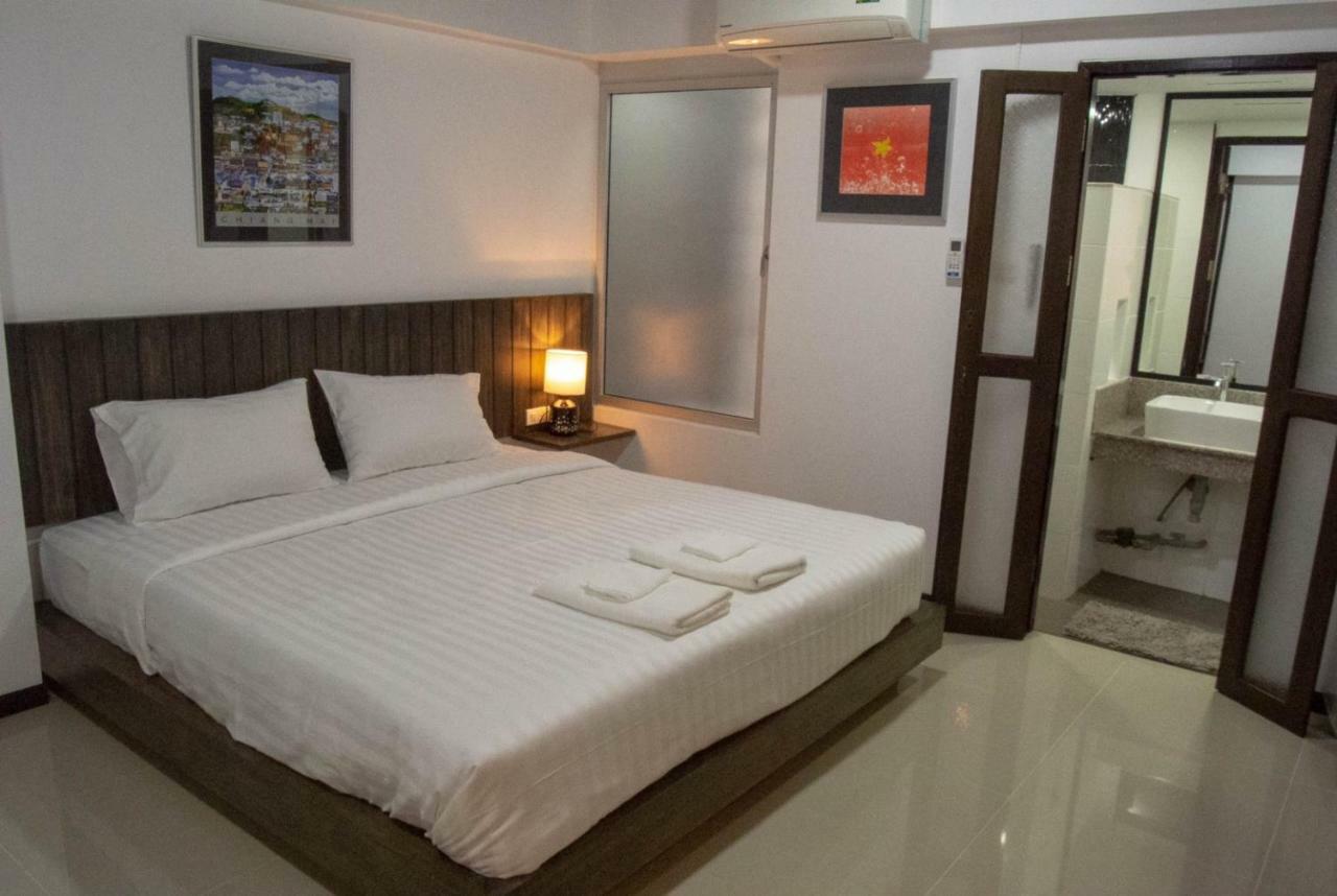 The 168 Gallery And 2* Chiang Mai