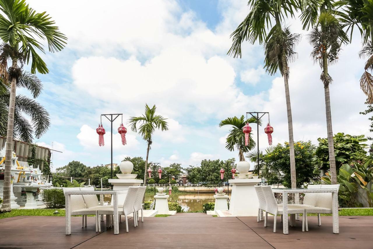 B2 Riverside Colonial Hotel