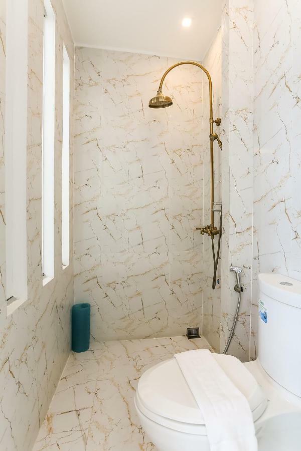 B2 Riverside Colonial Hotel 3*