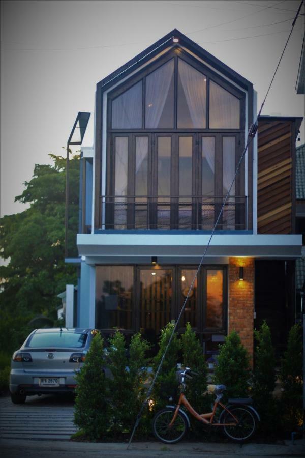 Guest house The Nichehome Waterside Living Chiang Mai