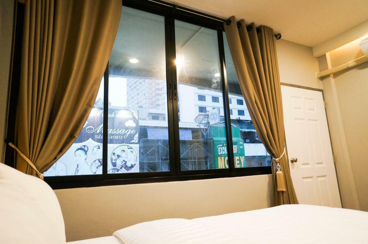 Hotel Lux Night Bazaar