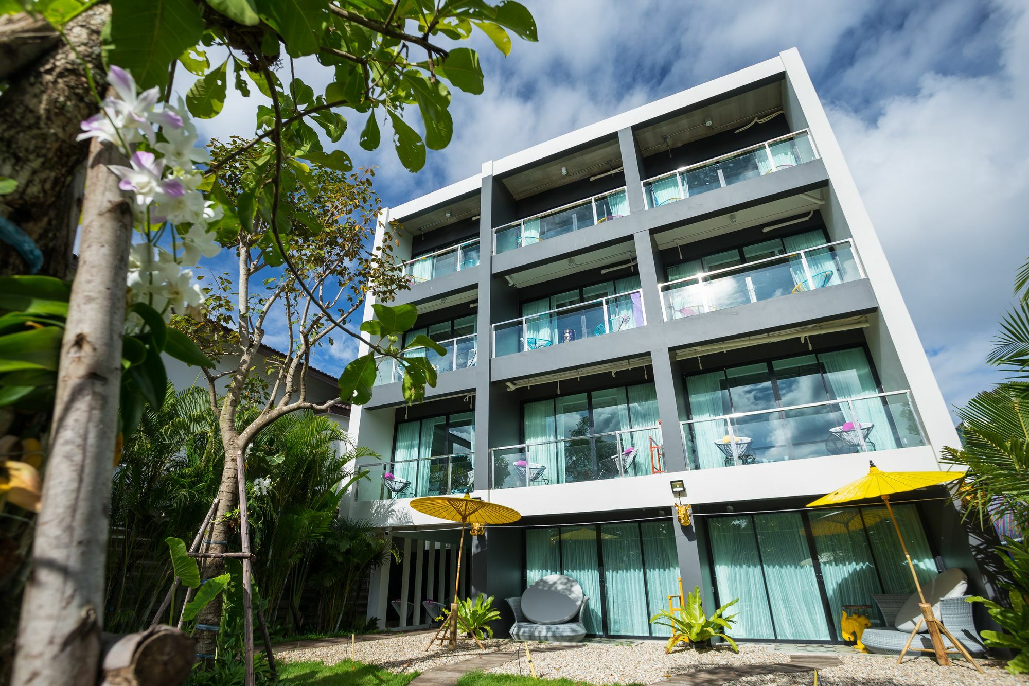 River Art Hotel