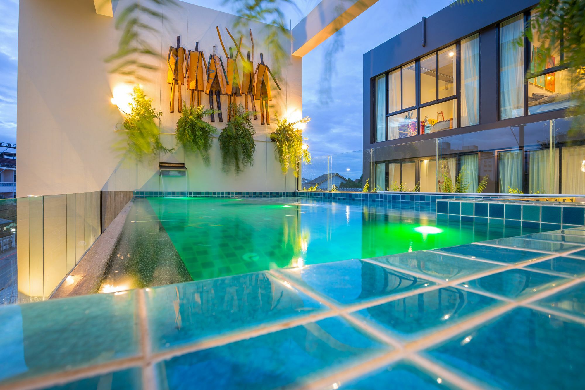 River Art Hotel
