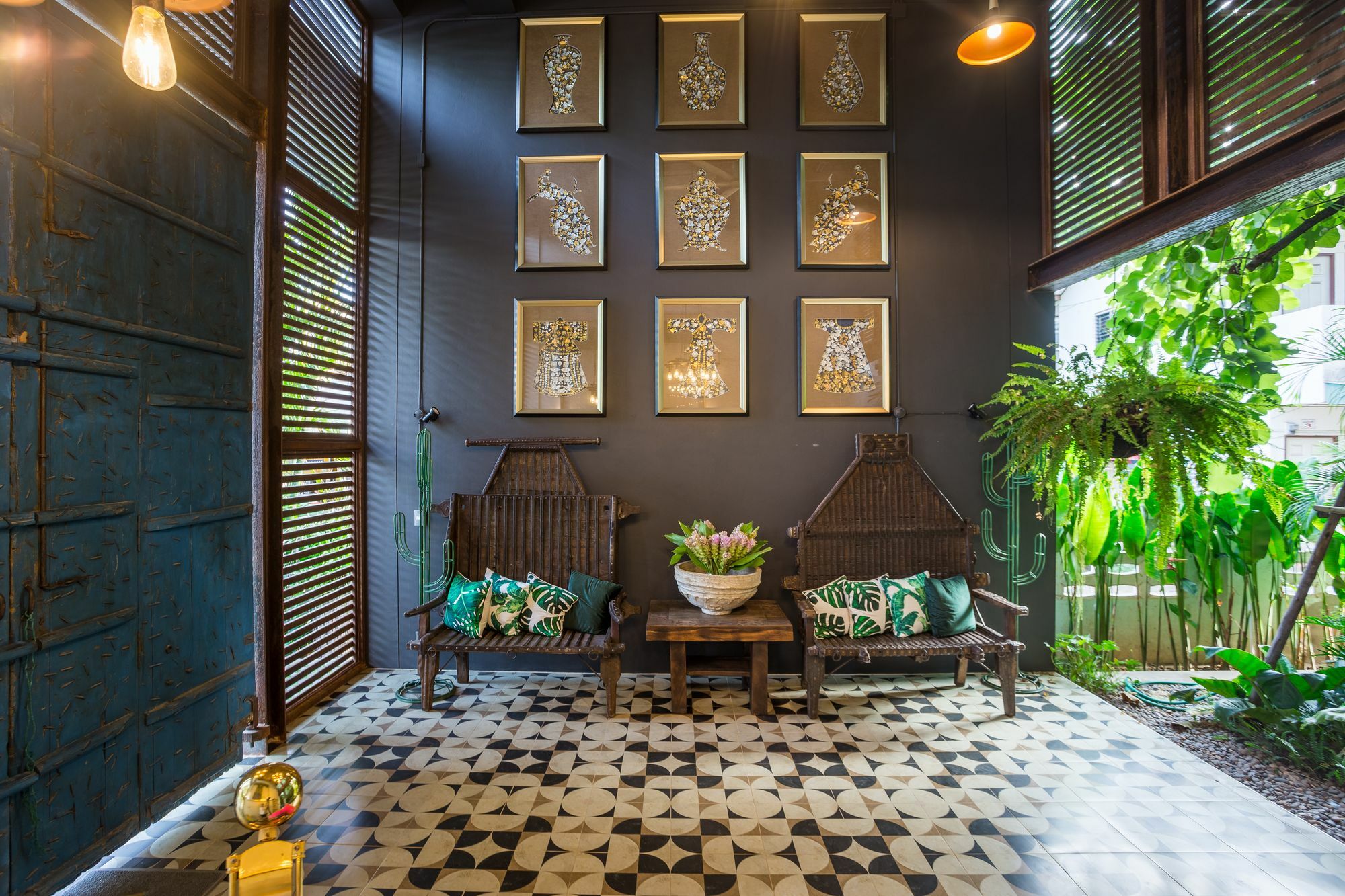 River Art Hotel