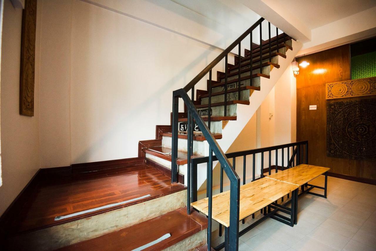 Hotel At Phra Sing Retro 2*
