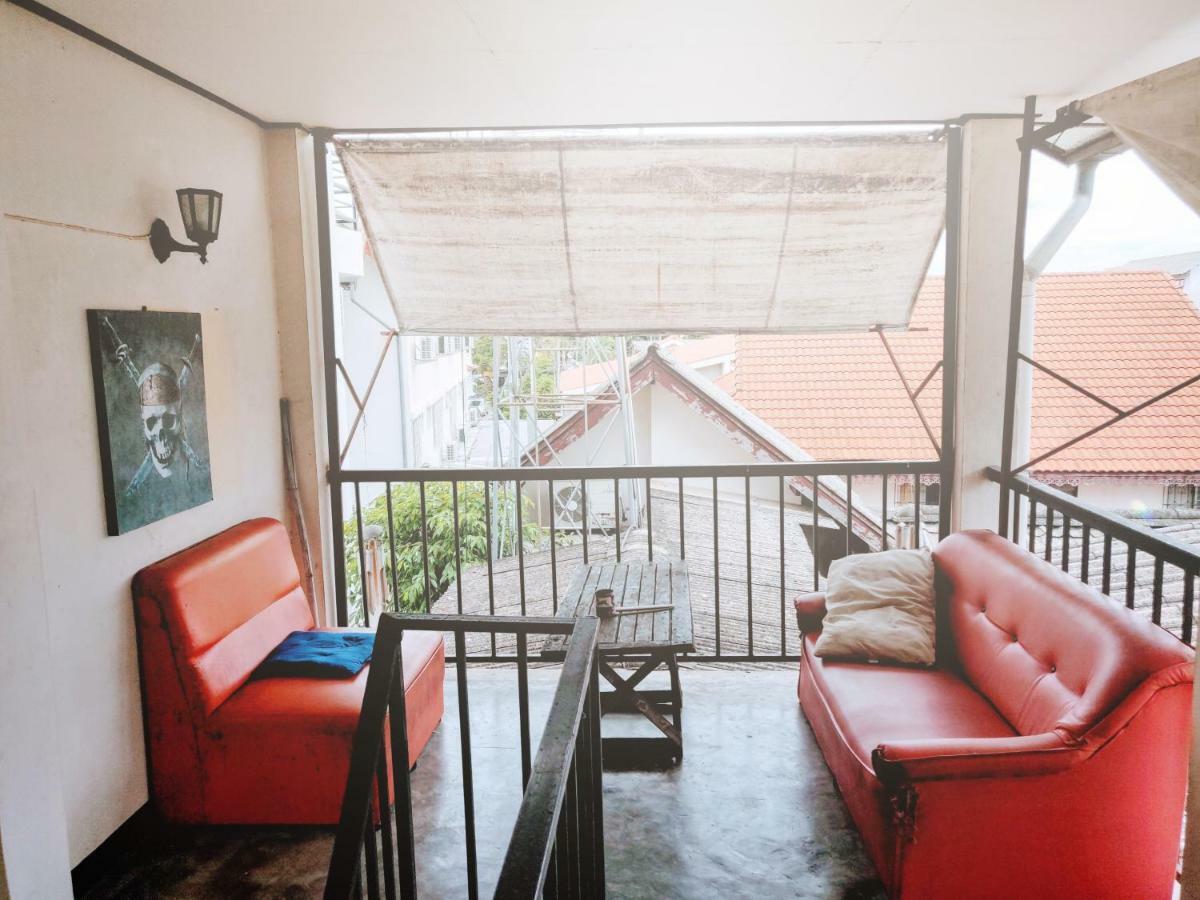 Giant House Guest house *