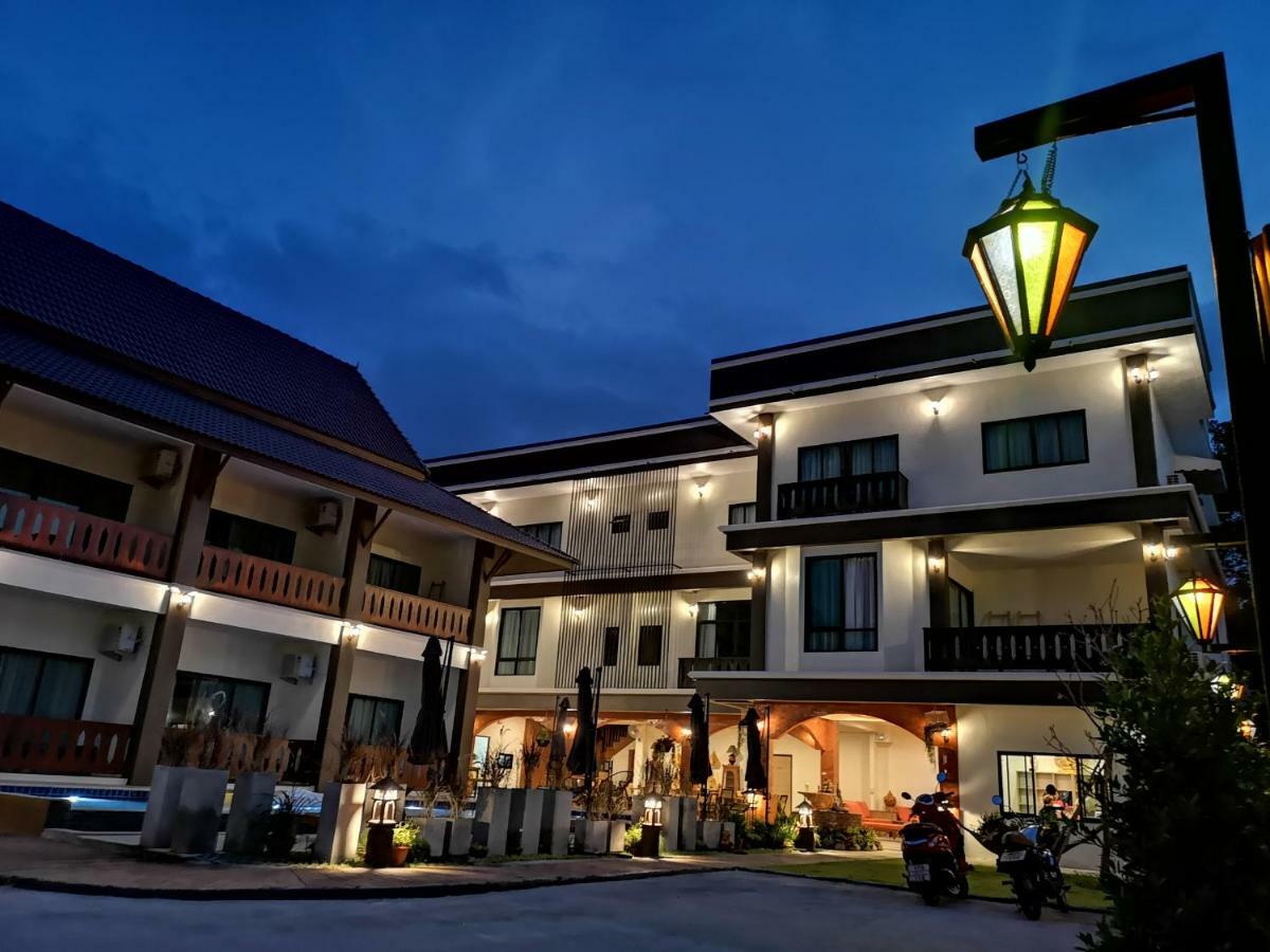 Hotel Sriananpura 3*