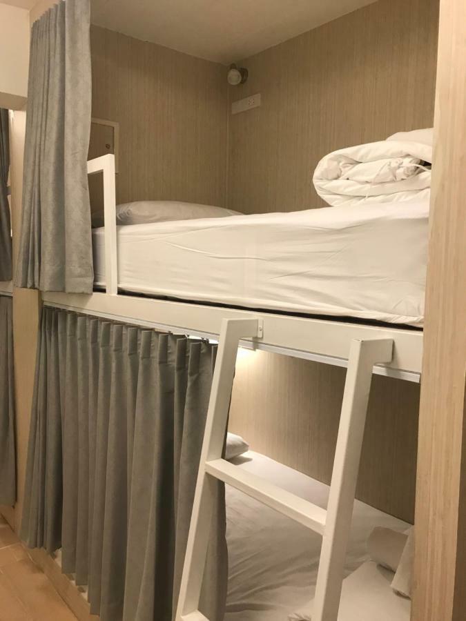 Baan Ploy In (adults Only) Hostel *