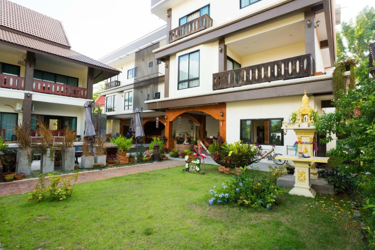Hotel Sriananpura 3*