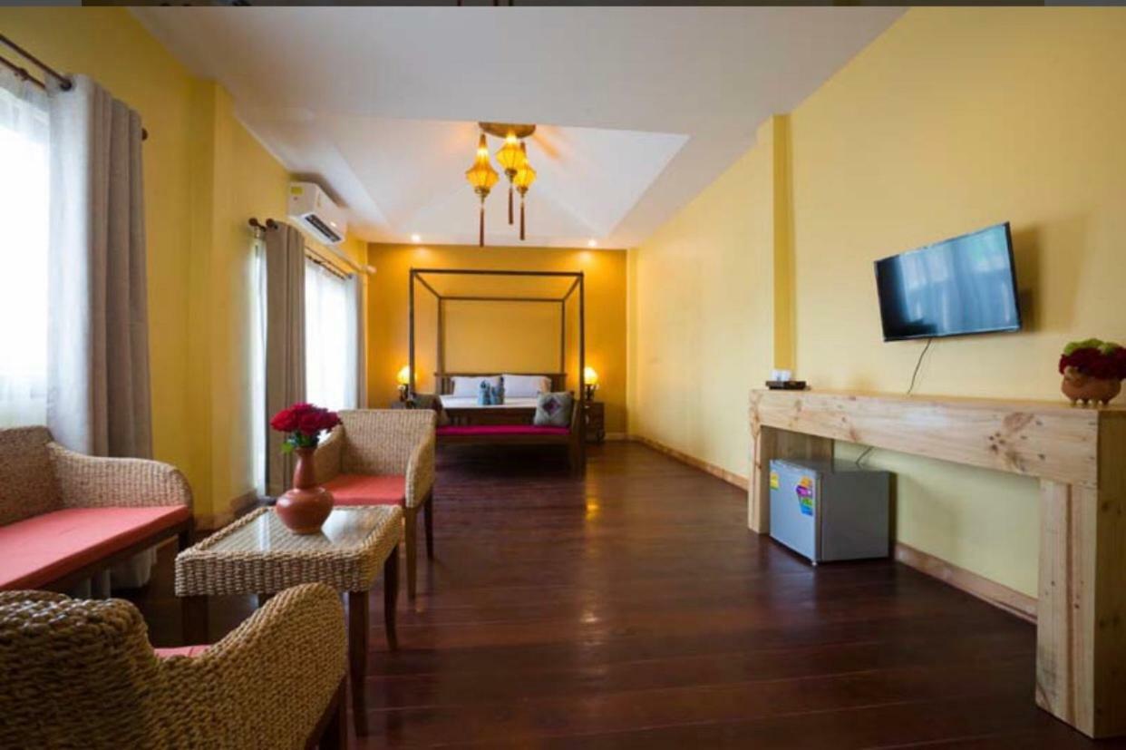 Hotel Sriananpura 3*