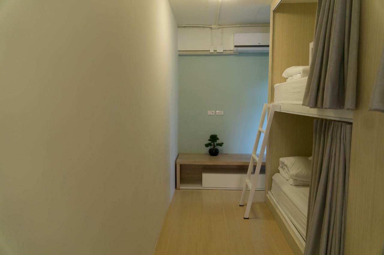 Baan Ploy In (adults Only) Hostel *
