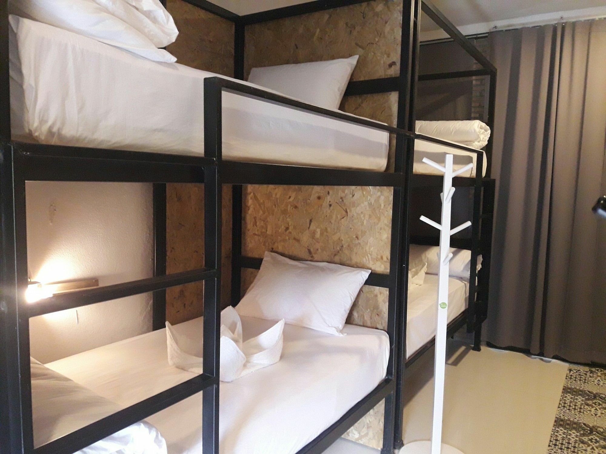 Sherloft & Hostel *