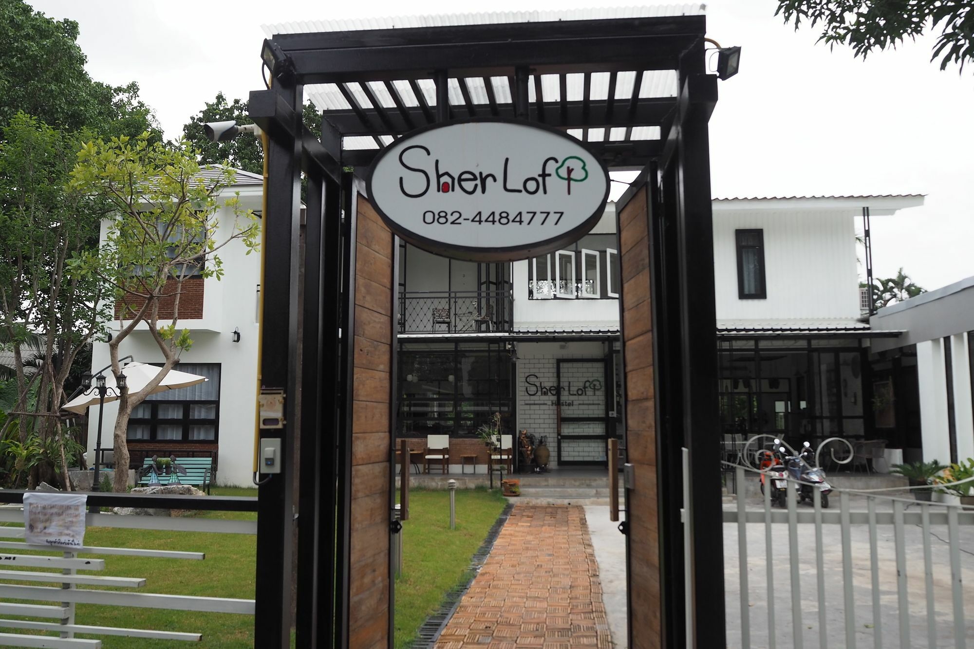 Hostel Sherloft &