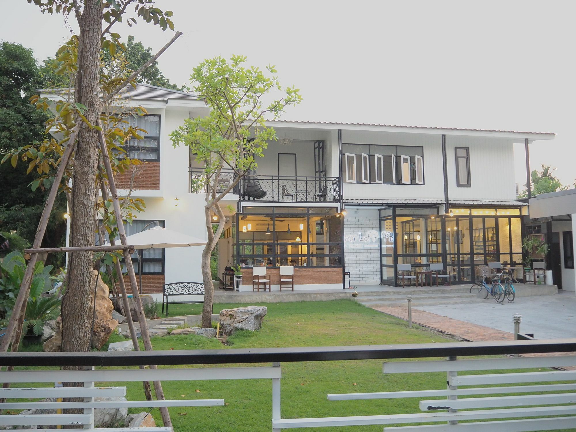 Hostel Sherloft & *