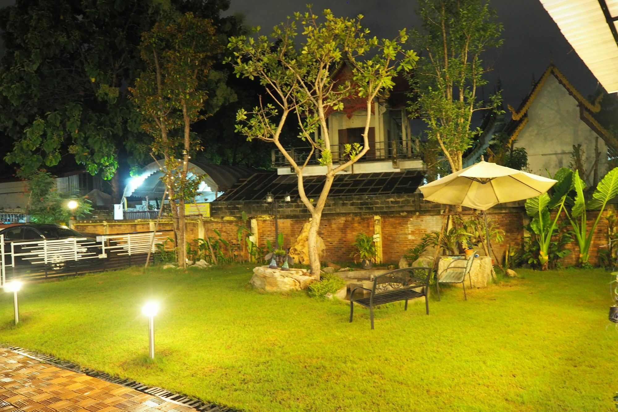Hostel Sherloft & *