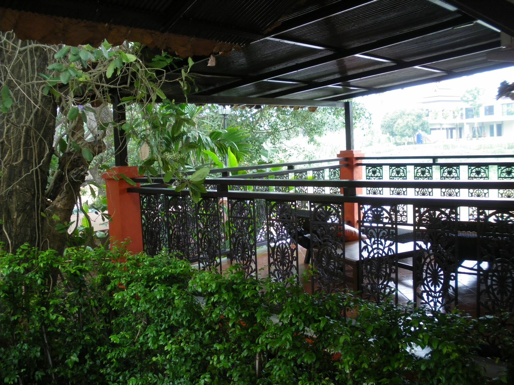 Hotel Baannamping Riverside Village