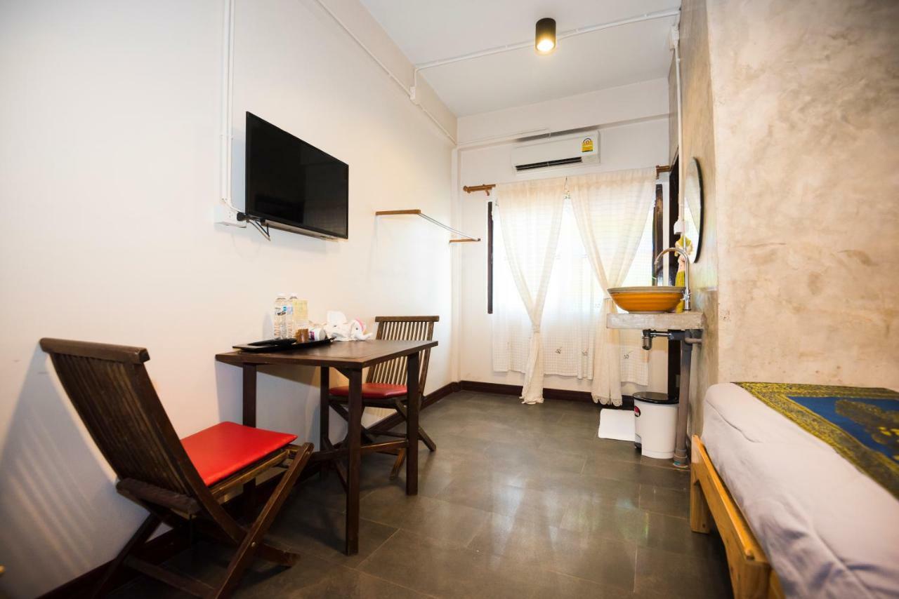 At Phra Sing Retro Hotel