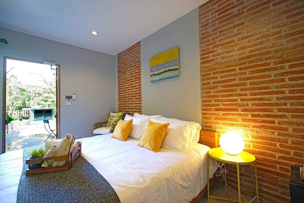 Yellow Pillow Village 3*