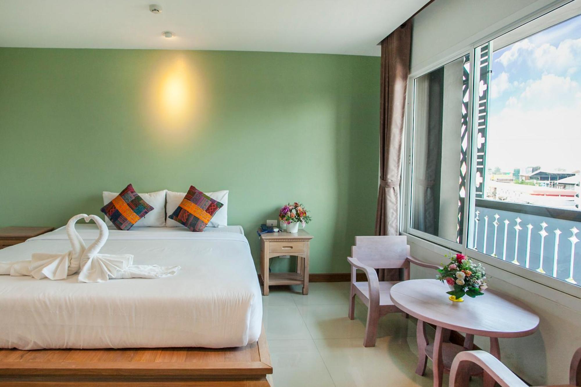 Hotel At Ruam Chok Chiang Mai