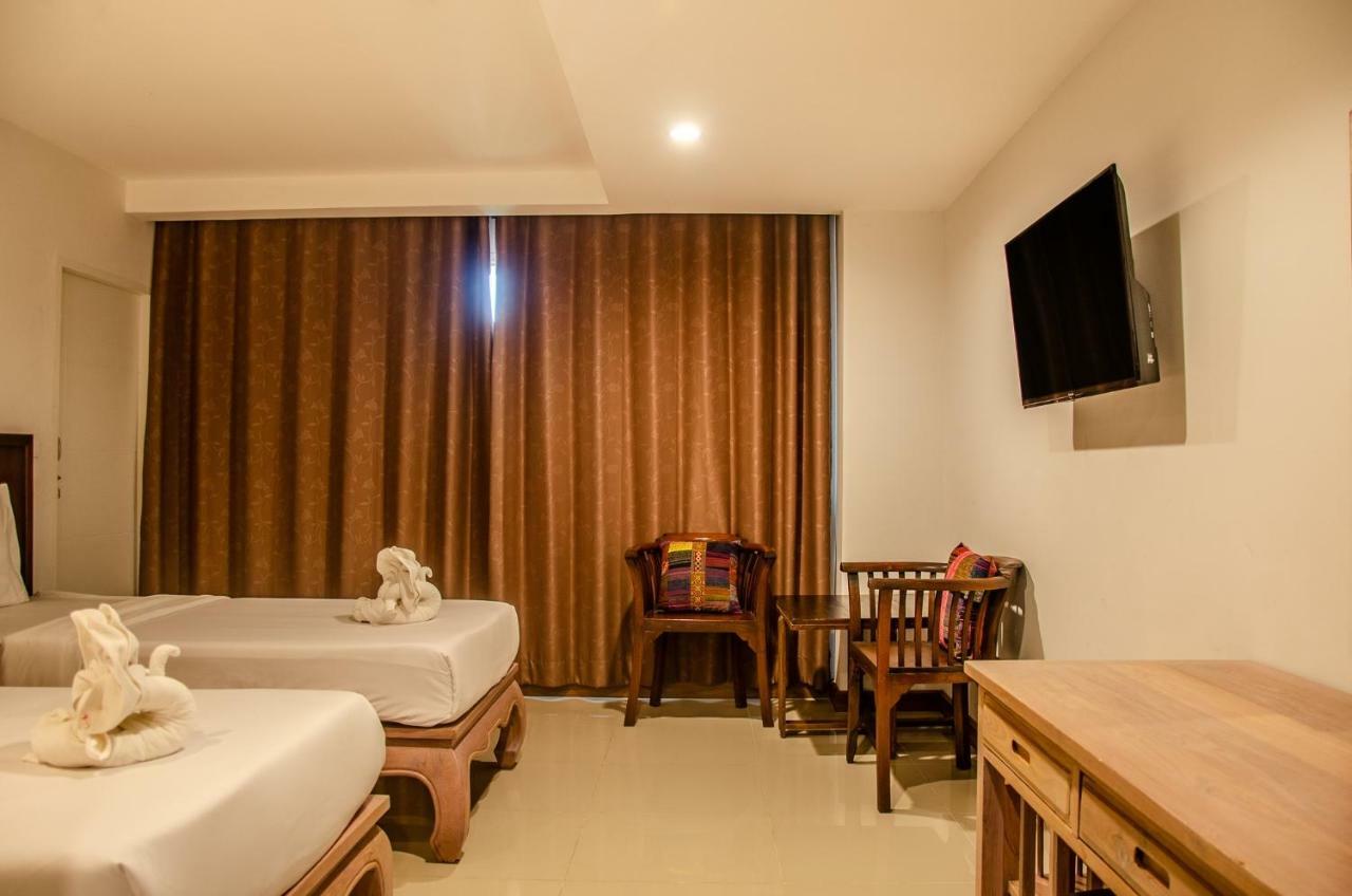 At Ruam Chok Hotel