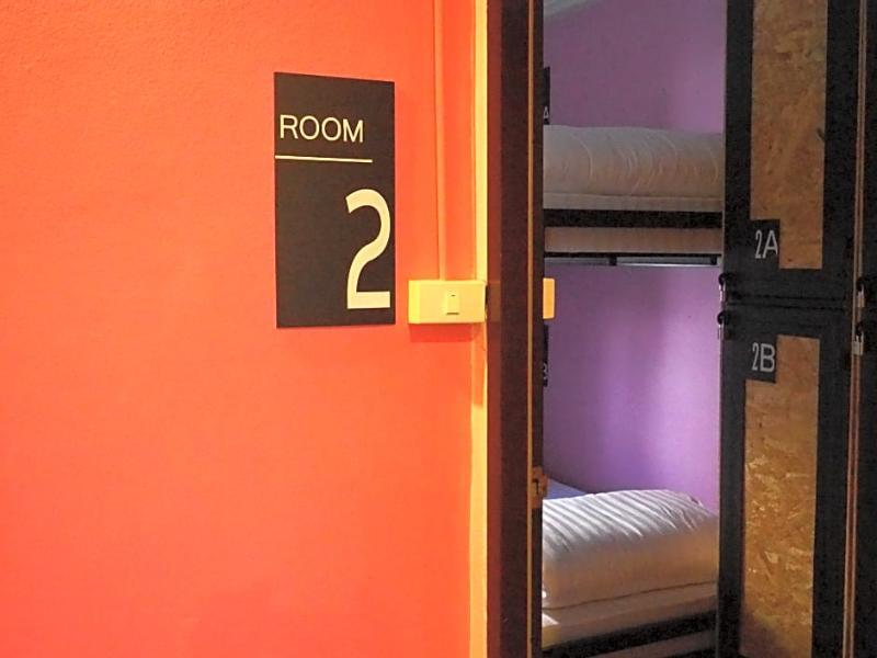 Eden Walking Street Hostel *