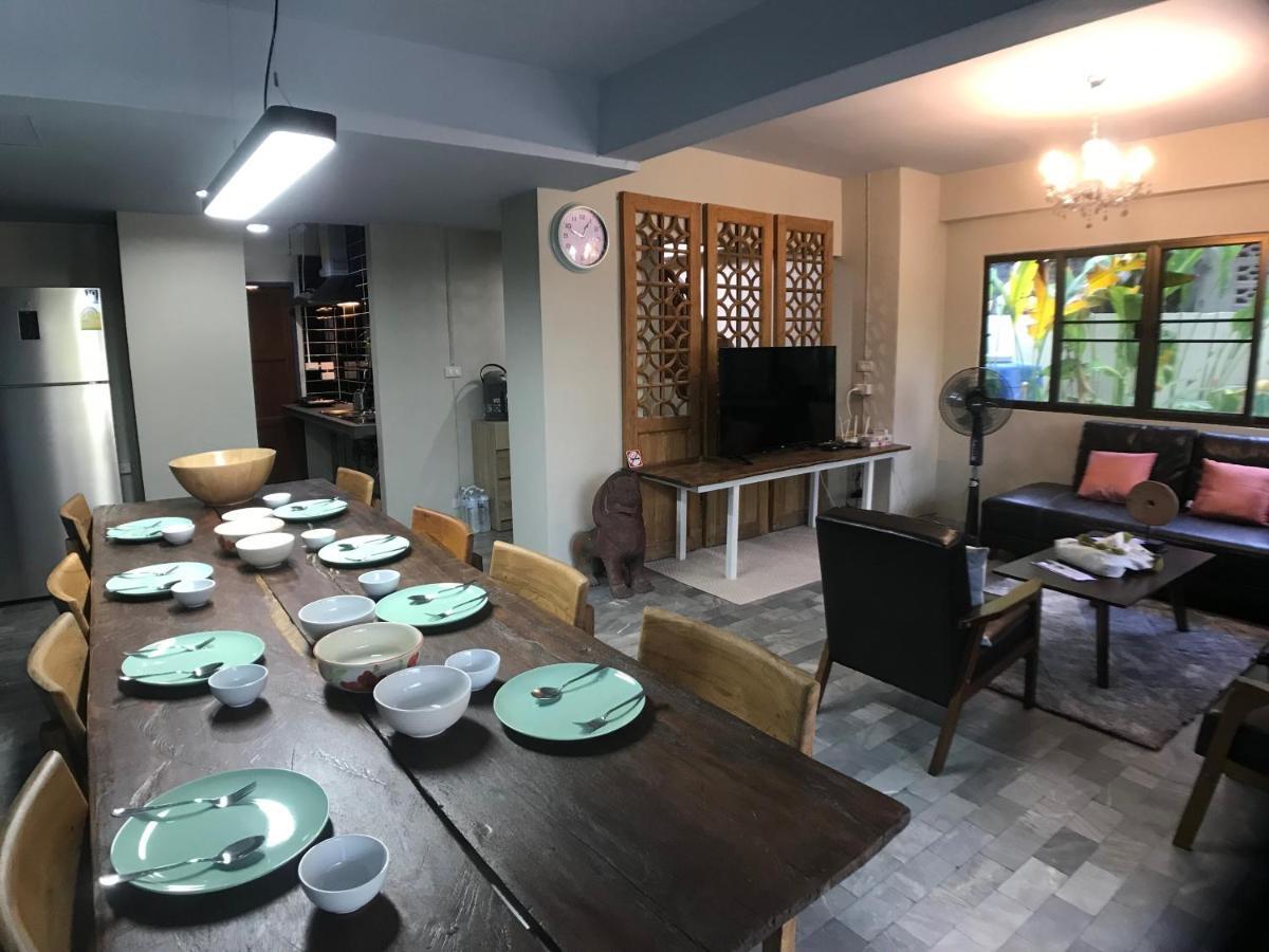 8th House @ Center Of Chiangmai Old Town Pangsapuri