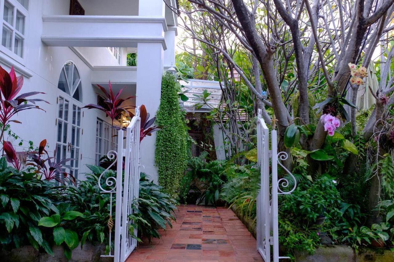 Chiangmai Singharat Road Villa